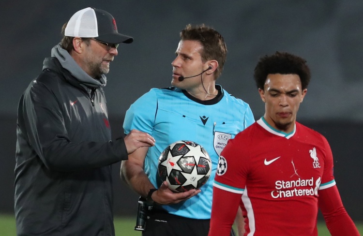 欧冠淘汰赛附加赛首回合｜ 米兰客场不敌菲耶诺德 意甲双雄齐意外落马