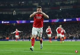 主裁判吹了北京国安的手球犯规！主裁判认为江文豪有手球犯规！但是江文豪一直示意球是擦到了他的肋部！回看也是一样！！！！！